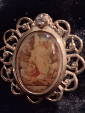 Vintage Gold-Tone Guardian Angel Cameo Brooch - Cream, Pink